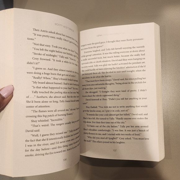 "Uglies" by Scott Westerfeld novel - Picture 5 of 5